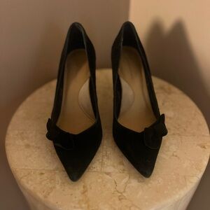 Banana Republic suede bow accent pumps 6